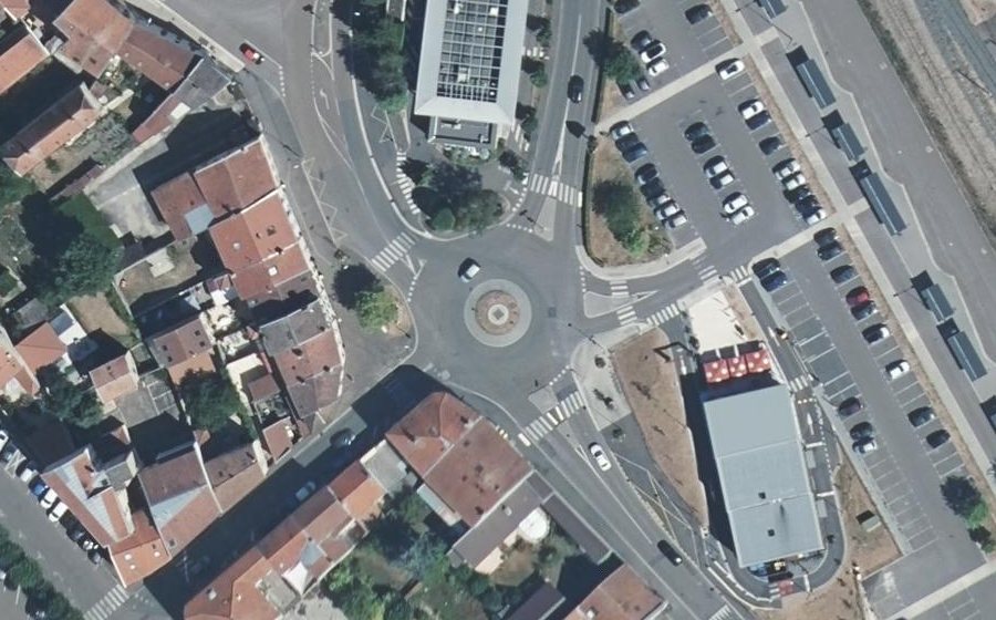 Vue aérienne du Rond-point anonyme n°729186964