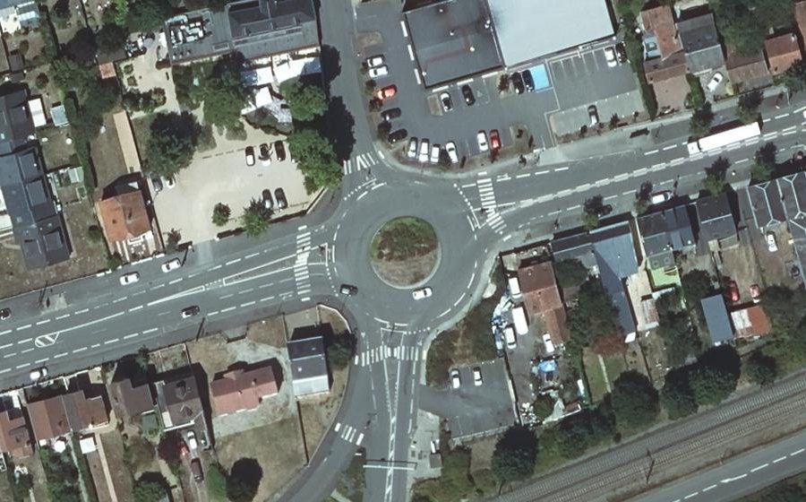 Vue aérienne du Rond-point anonyme n°729225277