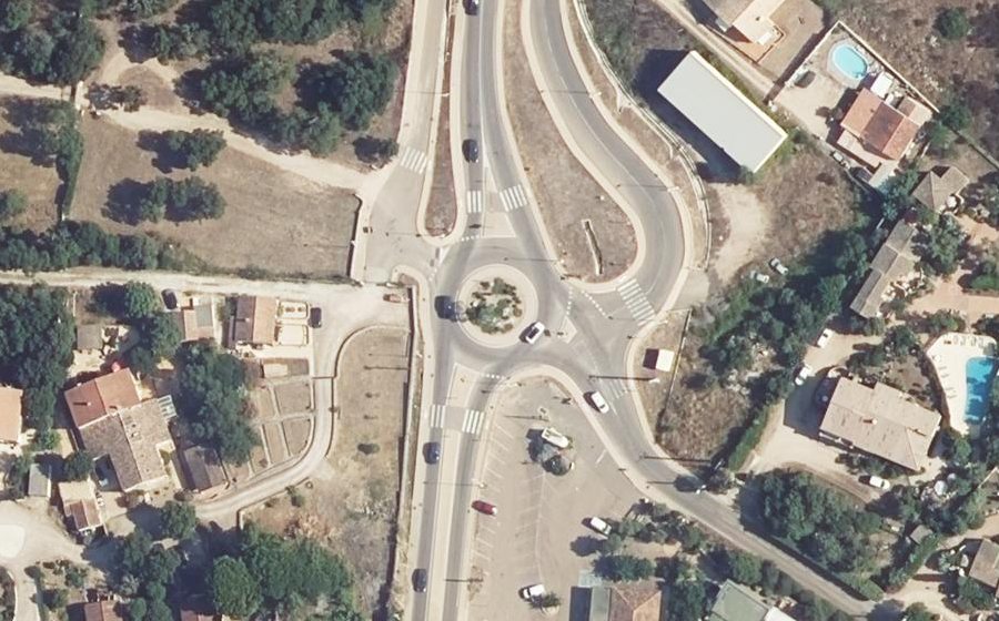 Vue aérienne du Rond-point anonyme n°729348060