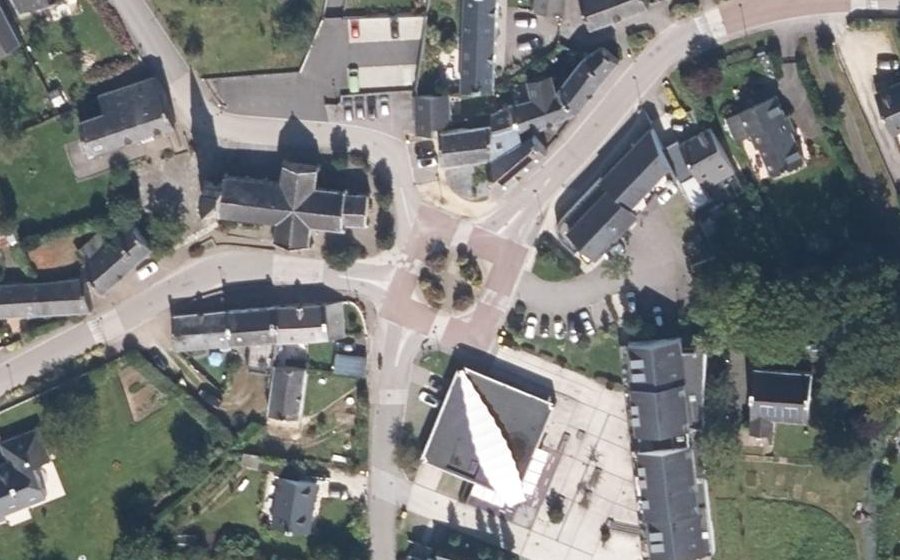 Vue aérienne du Rond-point anonyme n°729374282