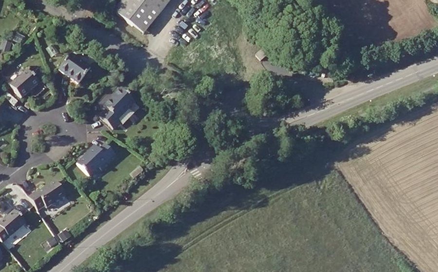 Vue aérienne du Rond-point anonyme n°72982656