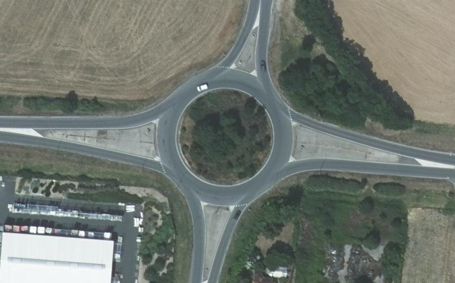 Vue aérienne du Rond-point anonyme n°72989886