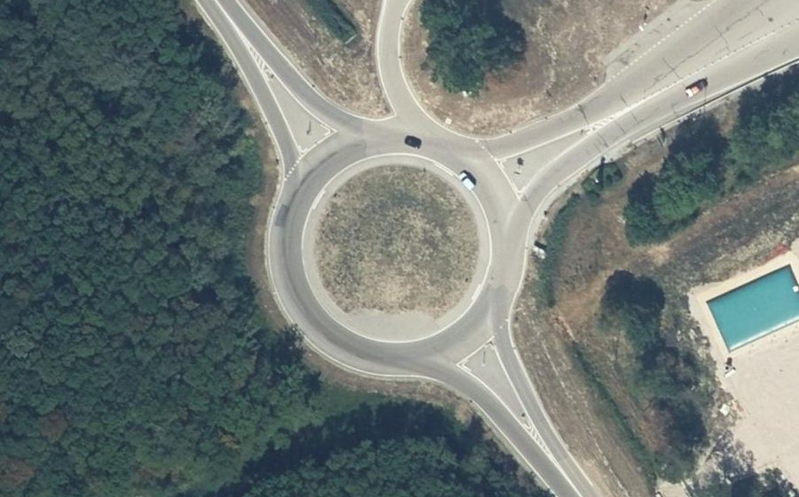 Vue aérienne du Rond-point anonyme n°730016783