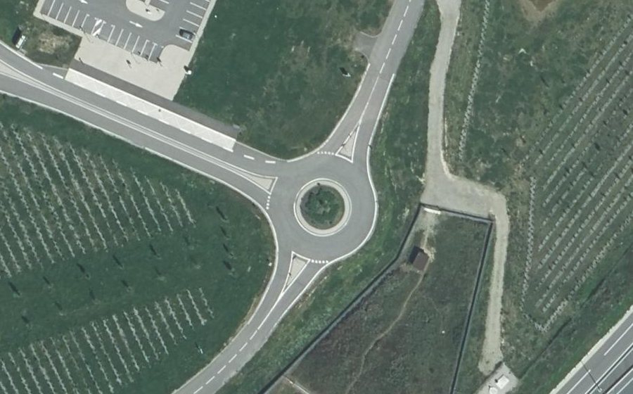 Vue aérienne du Rond-point anonyme n°730018902