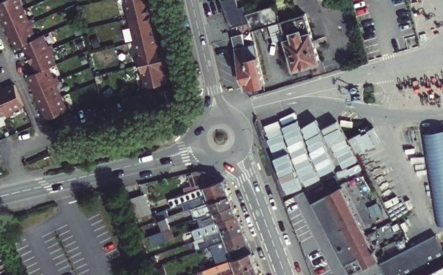 Vue aérienne du Rond-point anonyme n°730092403