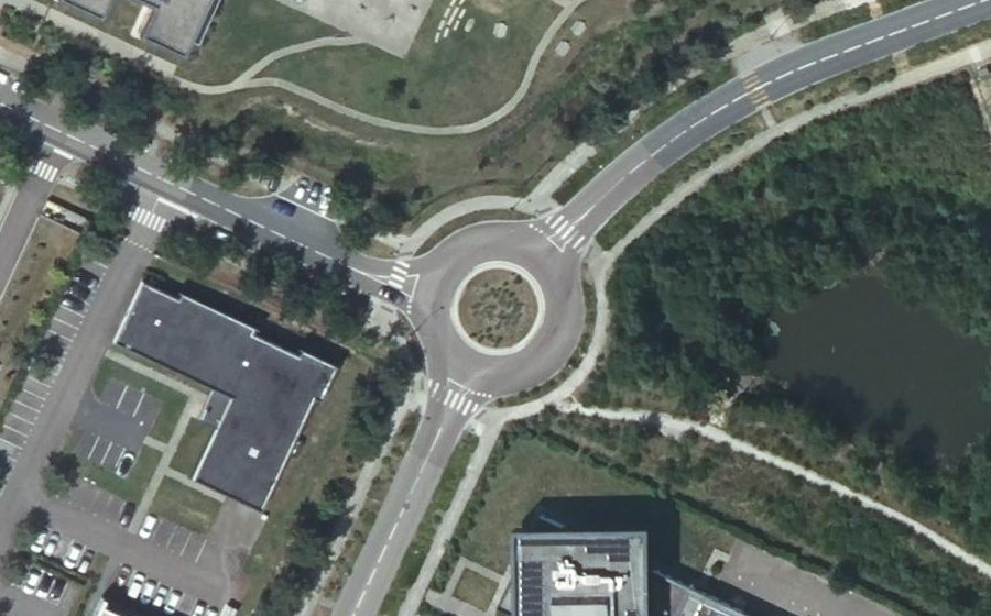 Vue aérienne du Rond-point anonyme n°730217813