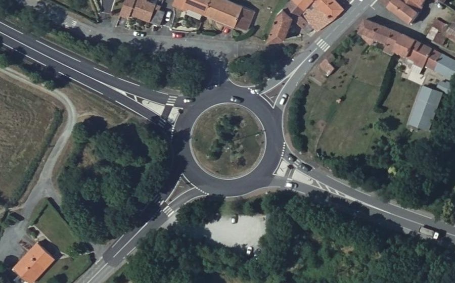 Vue aérienne du Rond-point anonyme n°73038418