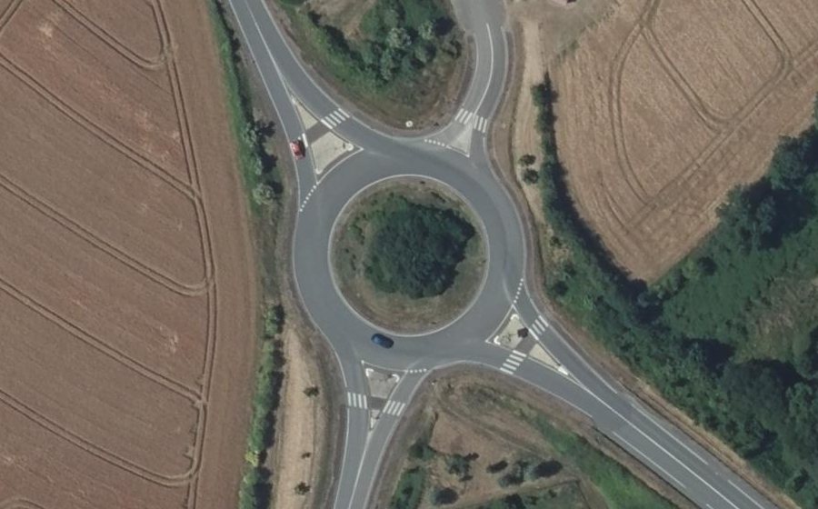 Vue aérienne du Rond-point anonyme n°73038428