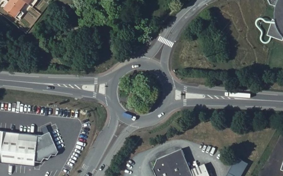 Vue aérienne du Rond-point anonyme n°73038430