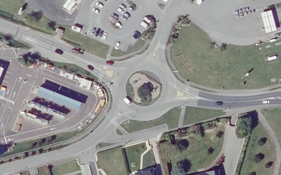 Vue aérienne du Rond-point anonyme n°730651986