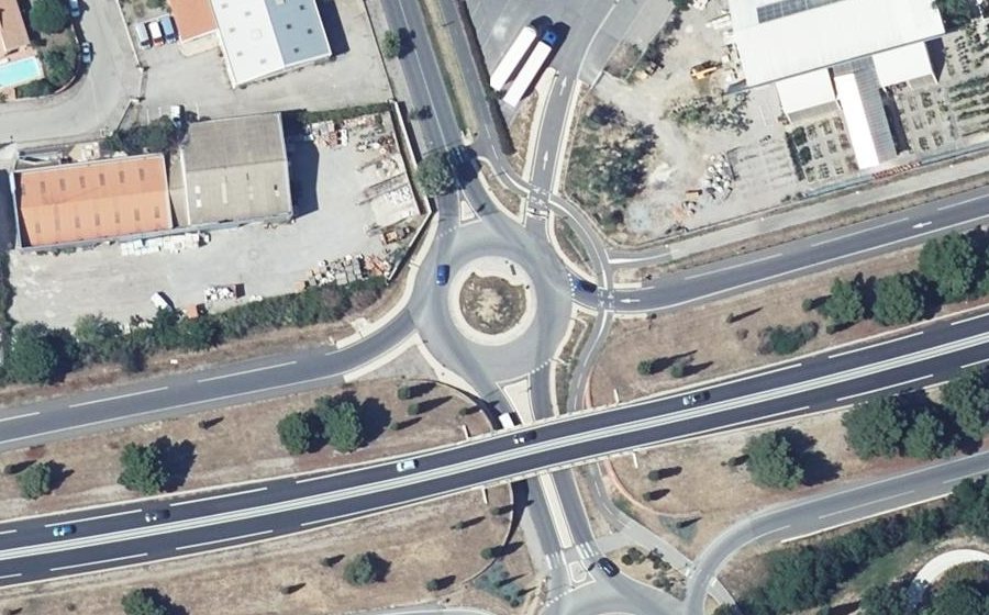 Vue aérienne du Rond-point anonyme n°730880715
