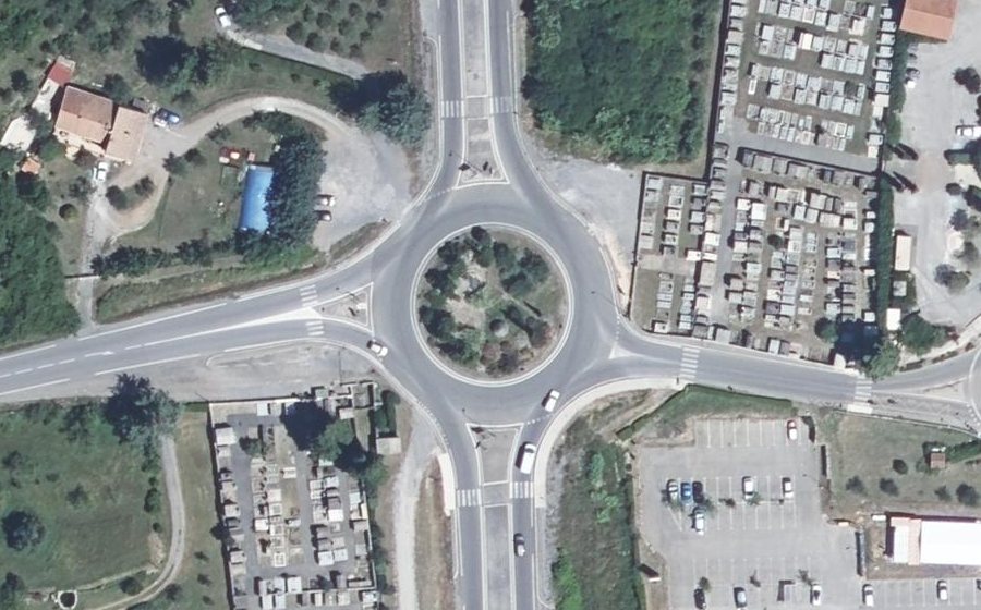 Vue aérienne du Rond-point anonyme n°73093400