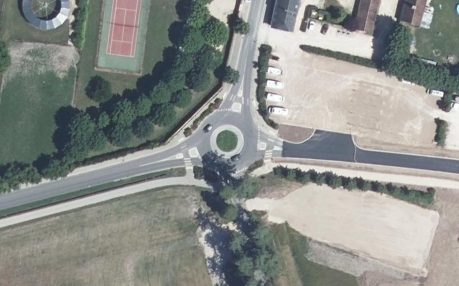 Vue aérienne du Rond-point anonyme n°731133220