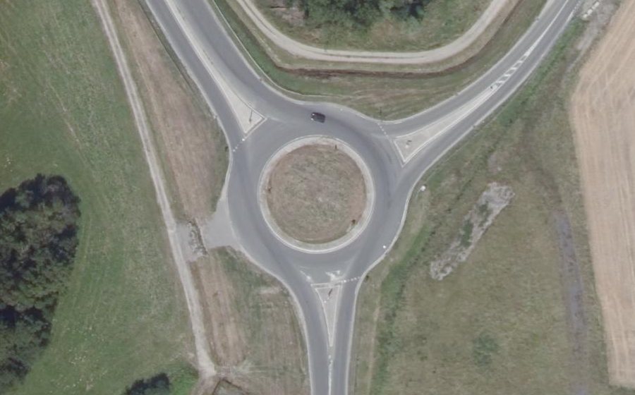 Vue aérienne du Rond-point anonyme n°731530152