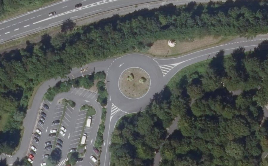 Vue aérienne du Rond-point anonyme n°731536108