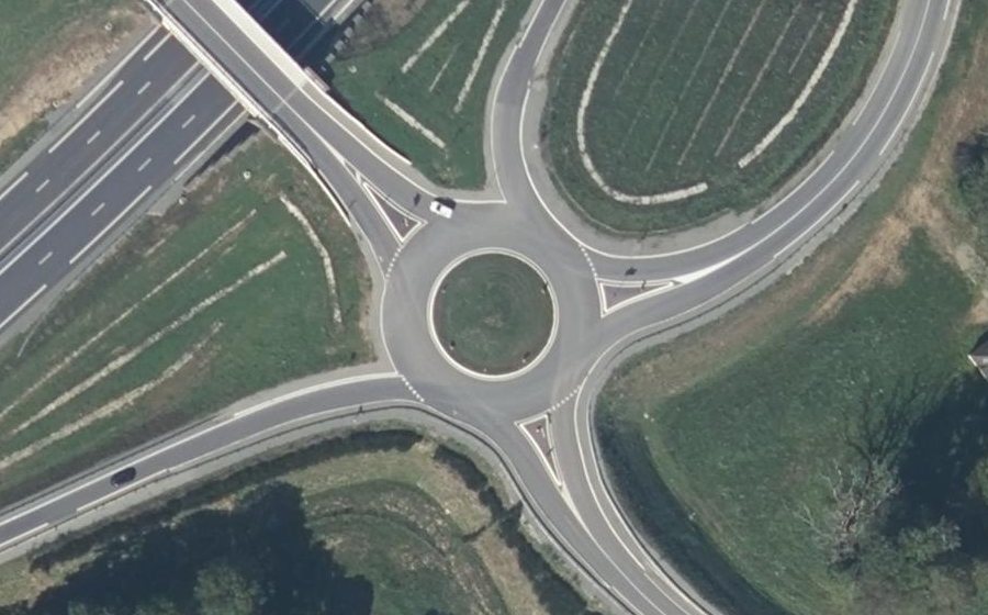 Vue aérienne du Rond-point anonyme n°731589328