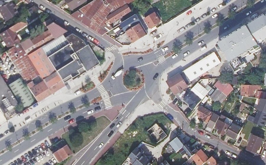 Vue aérienne du Rond-point anonyme n°731835159