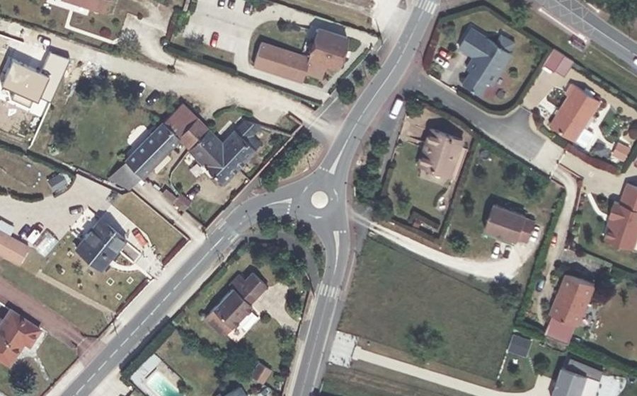 Vue aérienne du Rond-point anonyme n°73192770