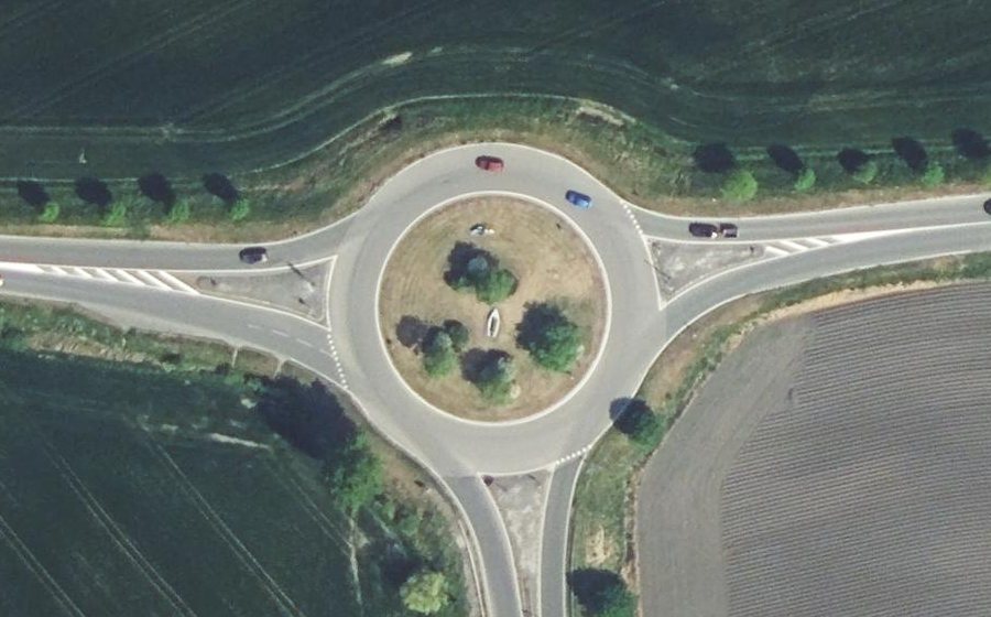 Vue aérienne du Rond-point anonyme n°732079919