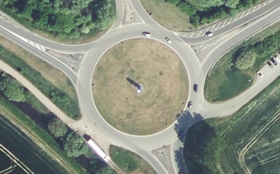 Vue aérienne du Rond-point anonyme n°732079933