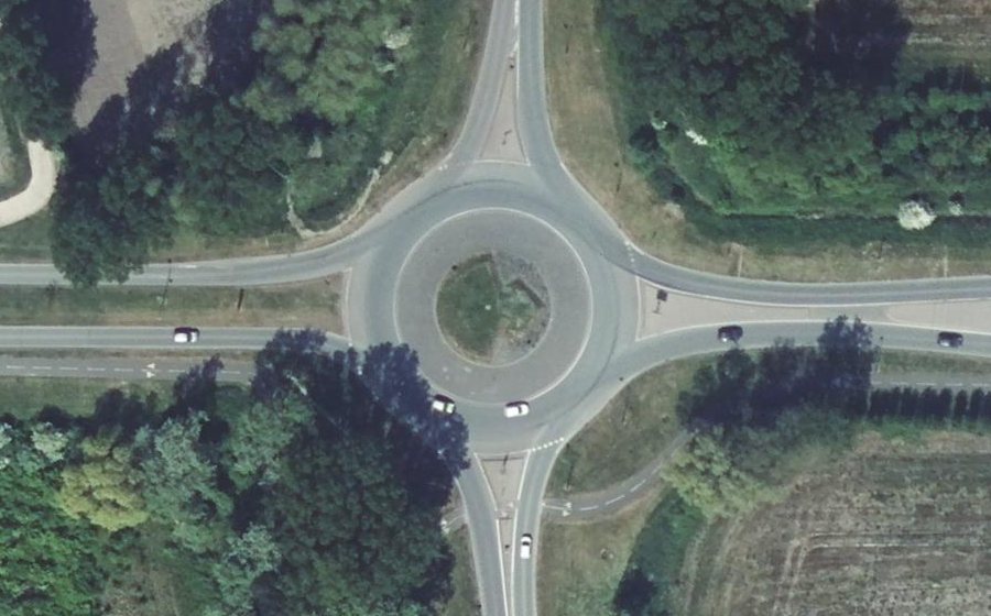 Vue aérienne du Rond-point anonyme n°732114525