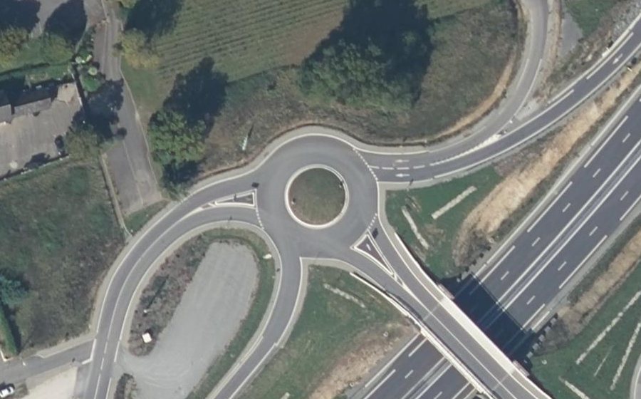 Vue aérienne du Rond-point anonyme n°732327471