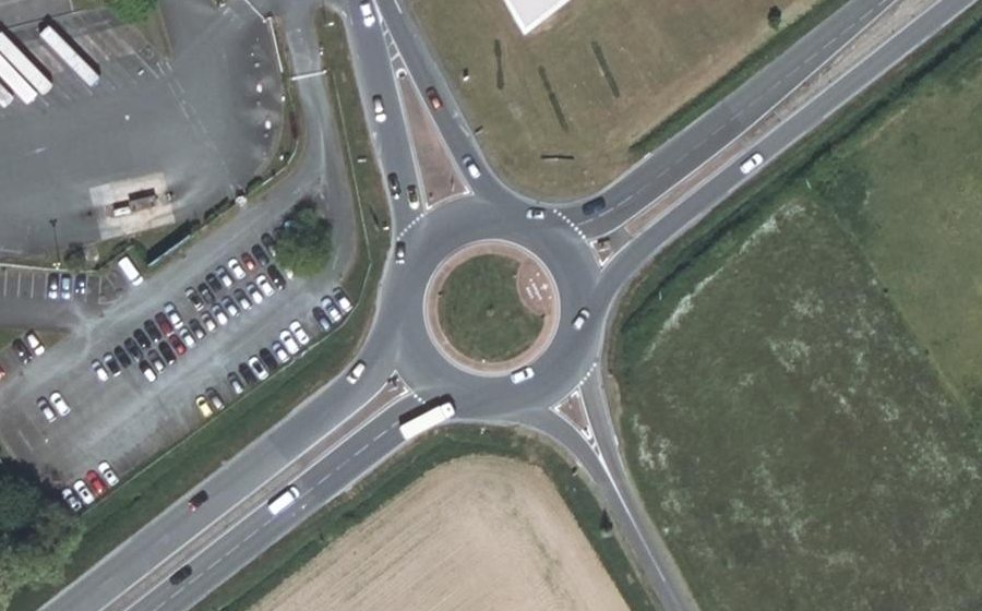 Vue aérienne du Rond-point anonyme n°732551045