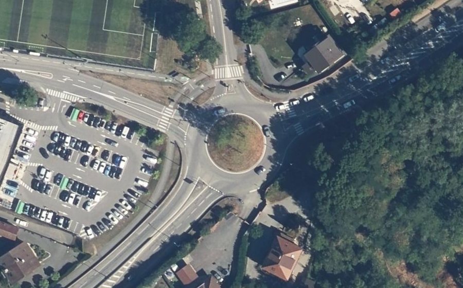 Vue aérienne du Rond-point anonyme n°732579987