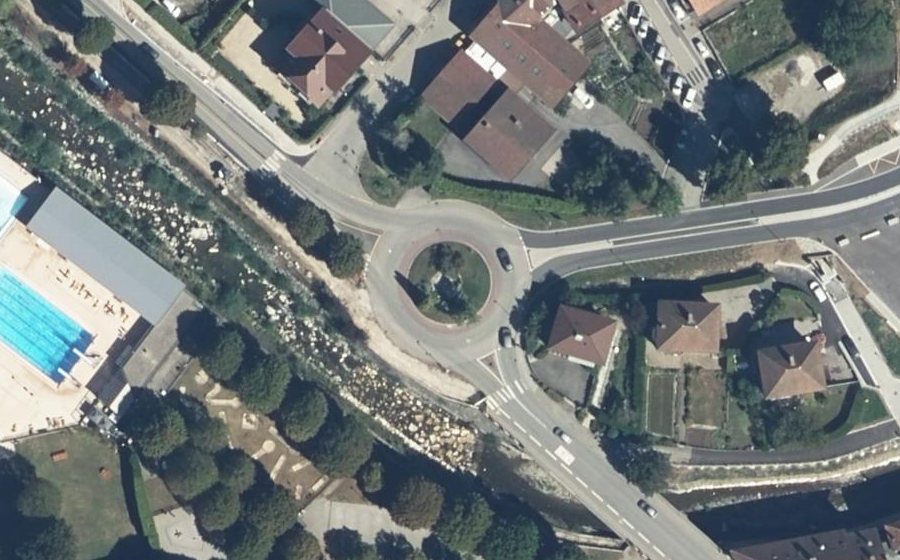 Vue aérienne du Rond-point anonyme n°732580066