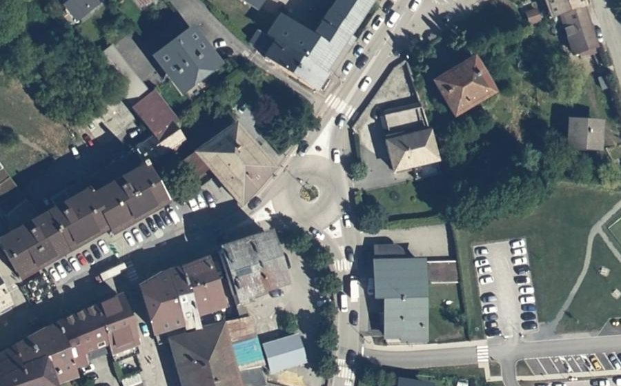 Vue aérienne du Rond-point anonyme n°732580072