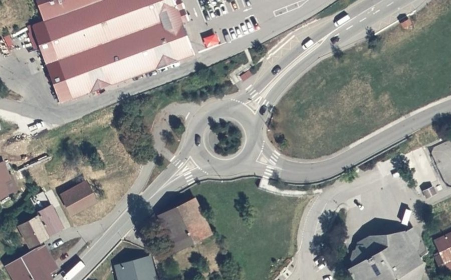 Vue aérienne du Rond-point anonyme n°732580079
