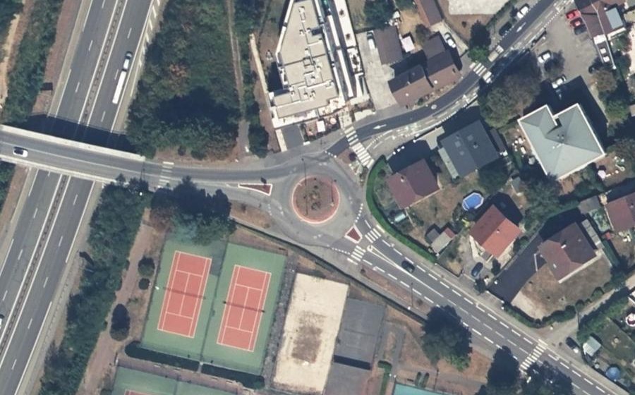 Vue aérienne du Rond-point anonyme n°732663306