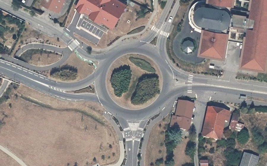 Vue aérienne du Rond-point anonyme n°732663312