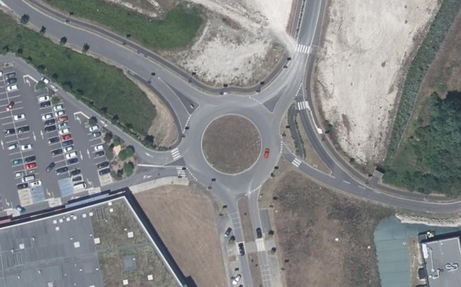 Vue aérienne du Rond-point anonyme n°732751909