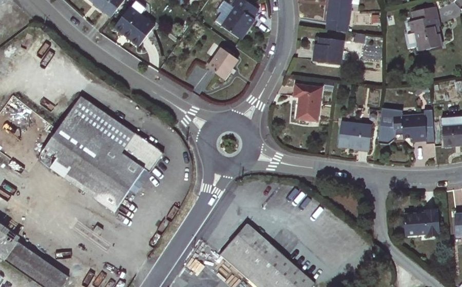 Vue aérienne du Rond-point anonyme n°732833245