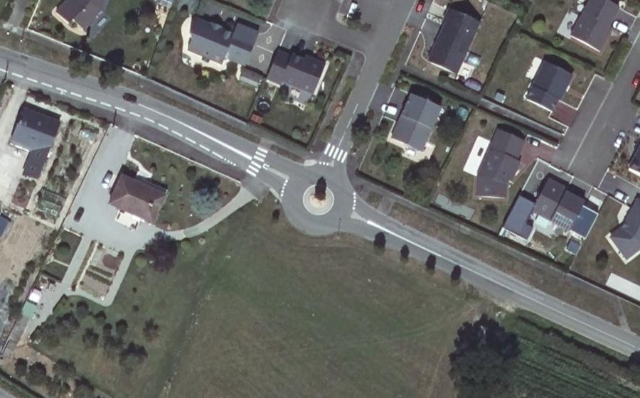 Vue aérienne du Rond-point anonyme n°732833729