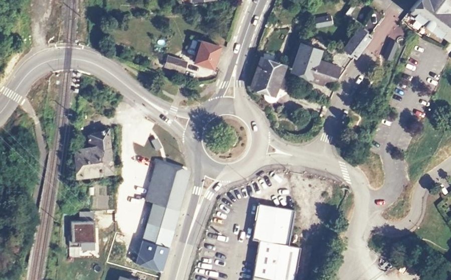 Vue aérienne du Rond-point anonyme n°732919998