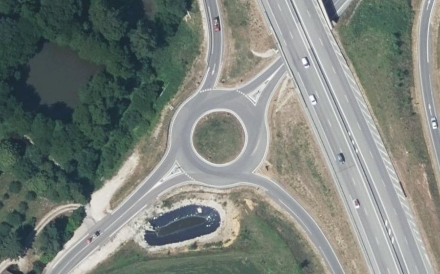 Vue aérienne du Rond-point anonyme n°732994912