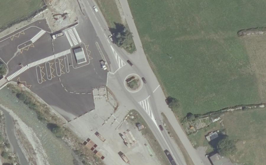 Vue aérienne du Rond-point anonyme n°73301119