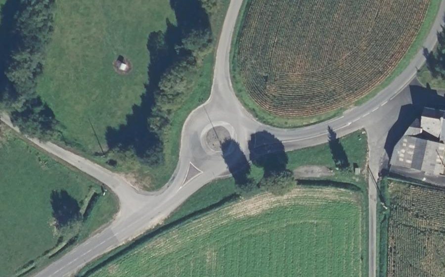 Vue aérienne du Rond-point anonyme n°73305050