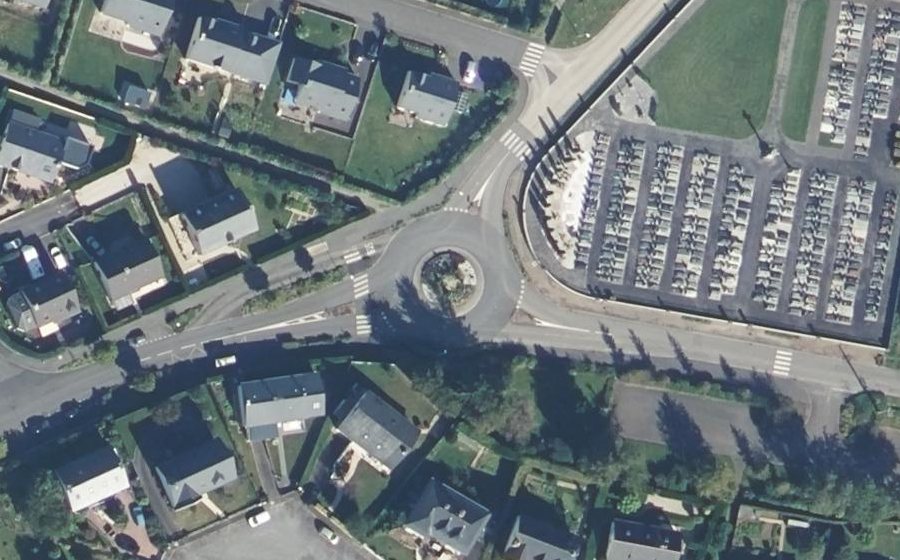 Vue aérienne du Rond-point anonyme n°73305069