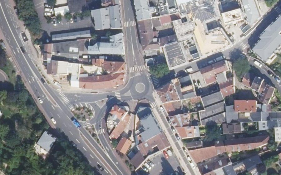Vue aérienne du Rond-point anonyme n°73315241