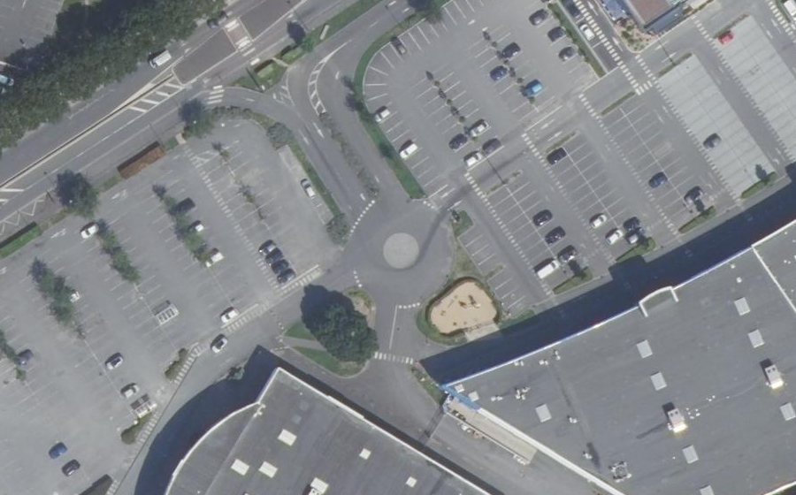Vue aérienne du Rond-point anonyme n°733309737