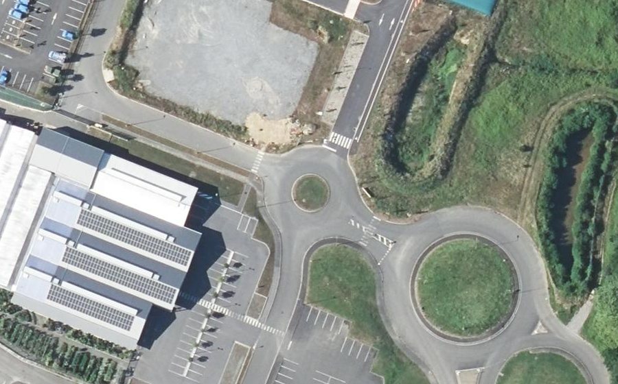Vue aérienne du Rond-point anonyme n°733560570