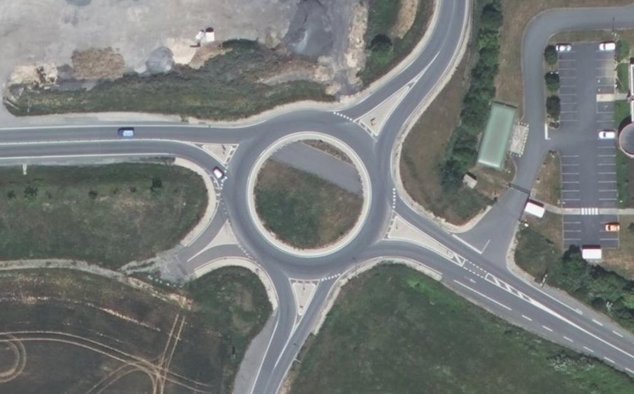 Vue aérienne du Rond-point anonyme n°733820362