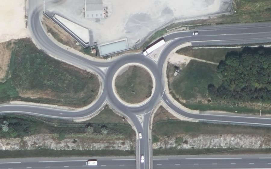 Vue aérienne du Rond-point anonyme n°733820897