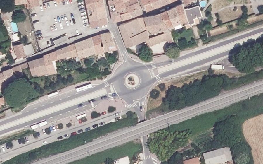 Vue aérienne du Rond-point anonyme n°733824801