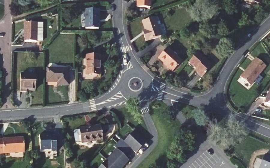 Vue aérienne du Rond-point anonyme n°733992232