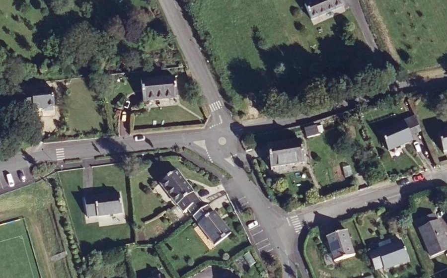 Vue aérienne du Rond-point anonyme n°733996490