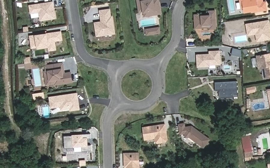 Vue aérienne du Rond-point anonyme n°733998728